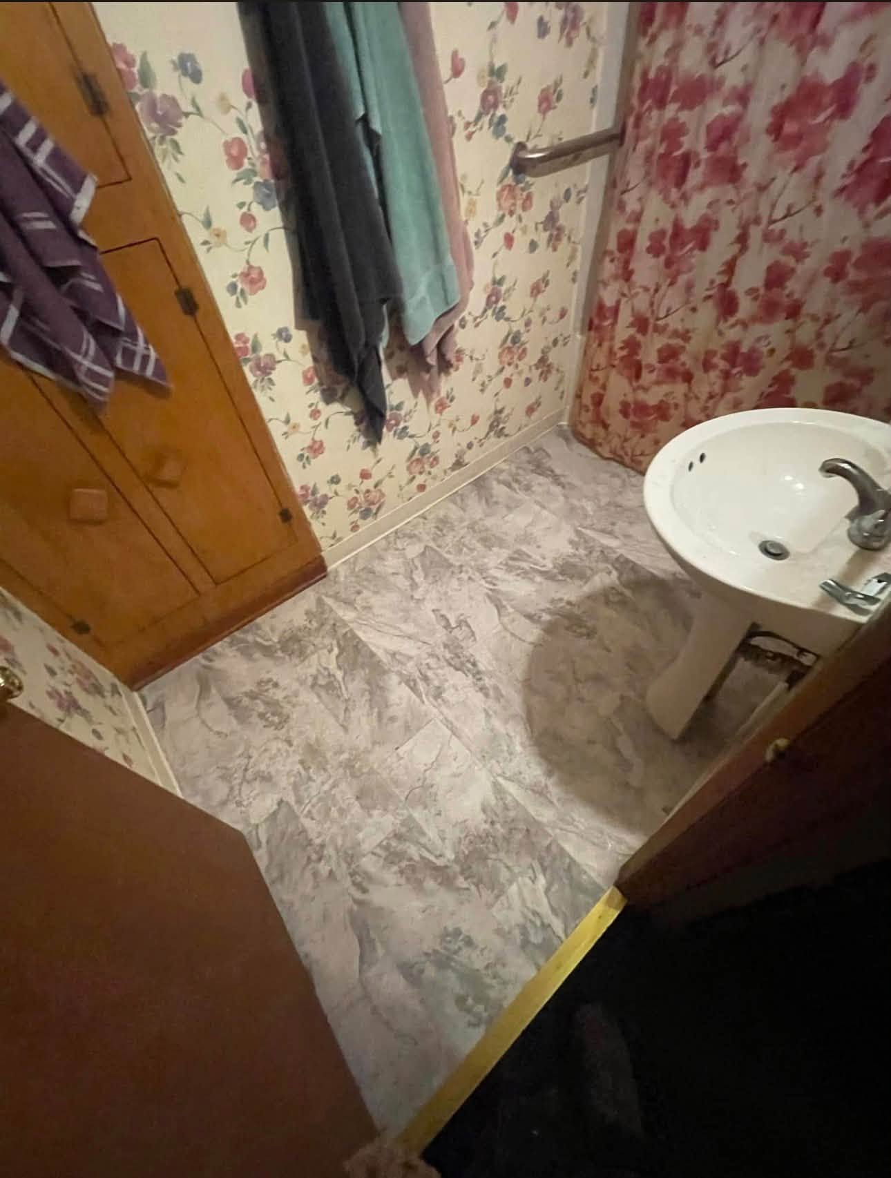 Older bathroom interior prior to renovation